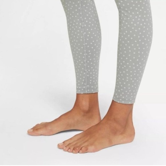 Nike NEW Yoga Dots Twist 7/8 Tights Leggings Size Small Particle Grey - Picture 6 of 8